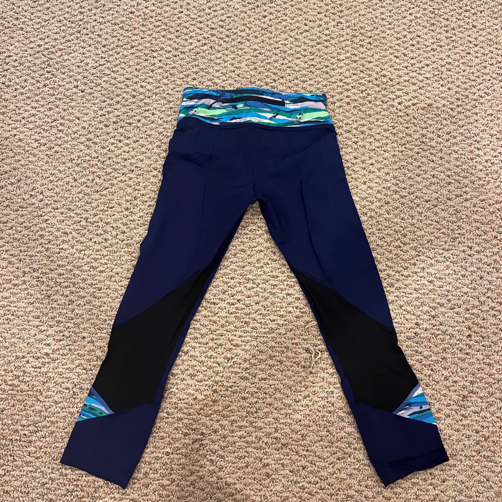 PERFECT CONDITION lululemon cropped leggings 16”